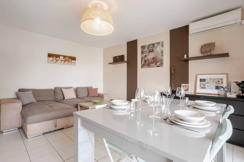 Salon d'appartement à La Californie (Cannes) — inspection intérieure régulière et surveillance de logement vacant assurées par Short Time Conciergerie pour protéger votre patrimoine sur la Côte d'Azur