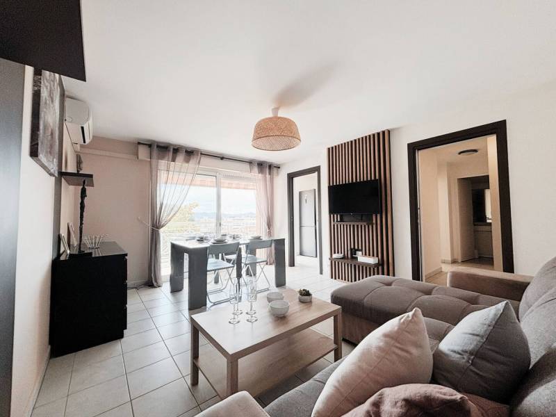 Appartement en location courte durée à Cannes Palm Beach — tarification dynamique et reporting propriétaire mensuel gérés par Short Time Conciergerie pour maximiser la rentabilité locative sur la Côte d'Azur
