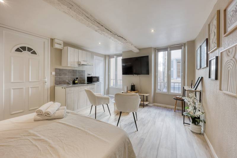 Appartement en location courte durée à Fréjus — annonces Airbnb rédigées et gérées par Short Time Conciergerie pour maximiser votre taux d'occupation dans le Var (83)