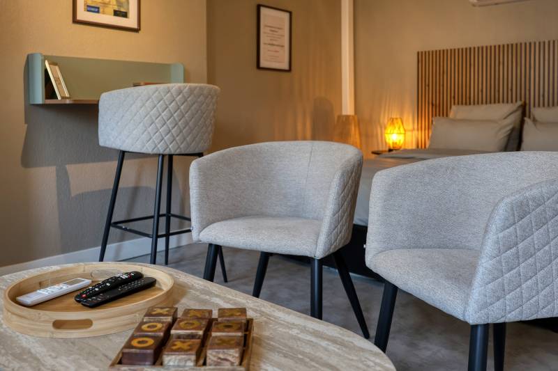 Appartement en location courte durée à Port-Fréjus — mise en conformité administrative et produits d'accueil premium gérés clé en main par Short Time Conciergerie dans le Var (83)