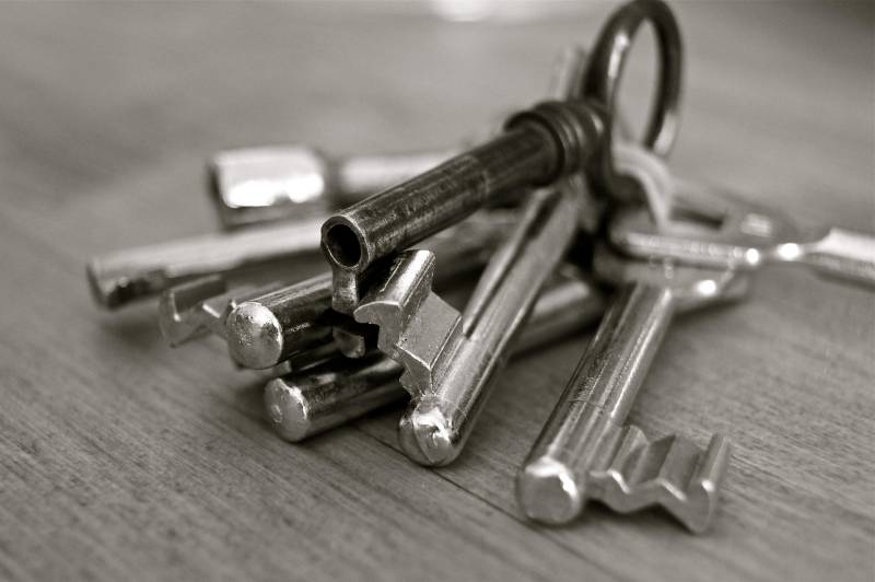 Guide complet pour l’enregistrement en mairie de votre appartement à Cannes et les tarifs de conciergerie pour une mise en conformité immédiate